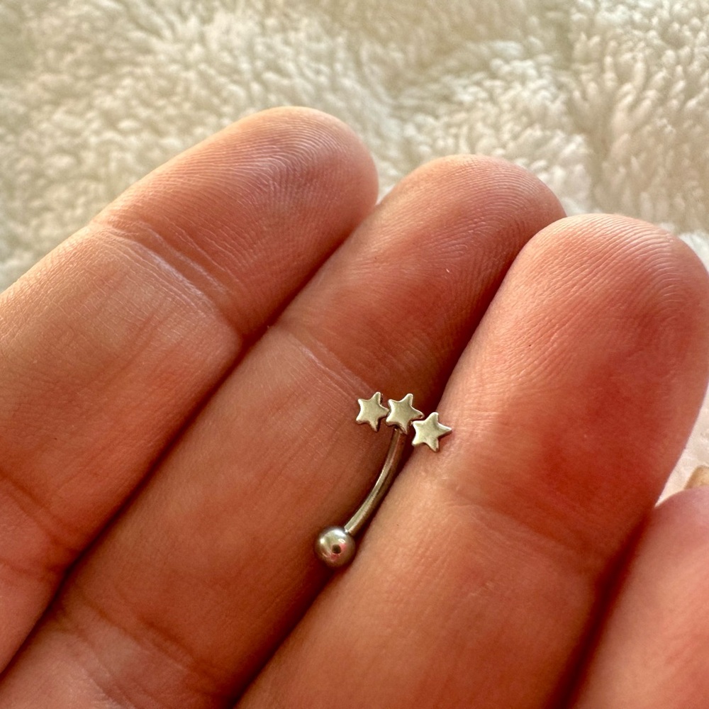 Triple Star Curved Barbell. 16g.